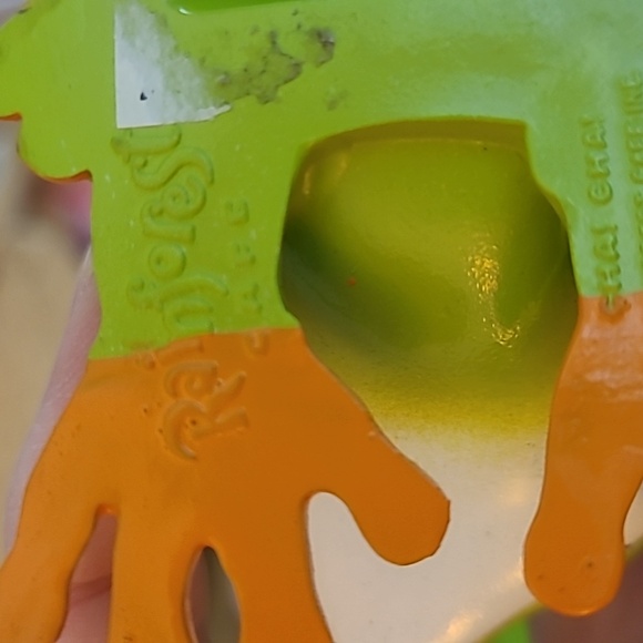 Cha! Cha! The Rainforest Cafe Red-eyed Tree Frog. - Picture 5 of 6